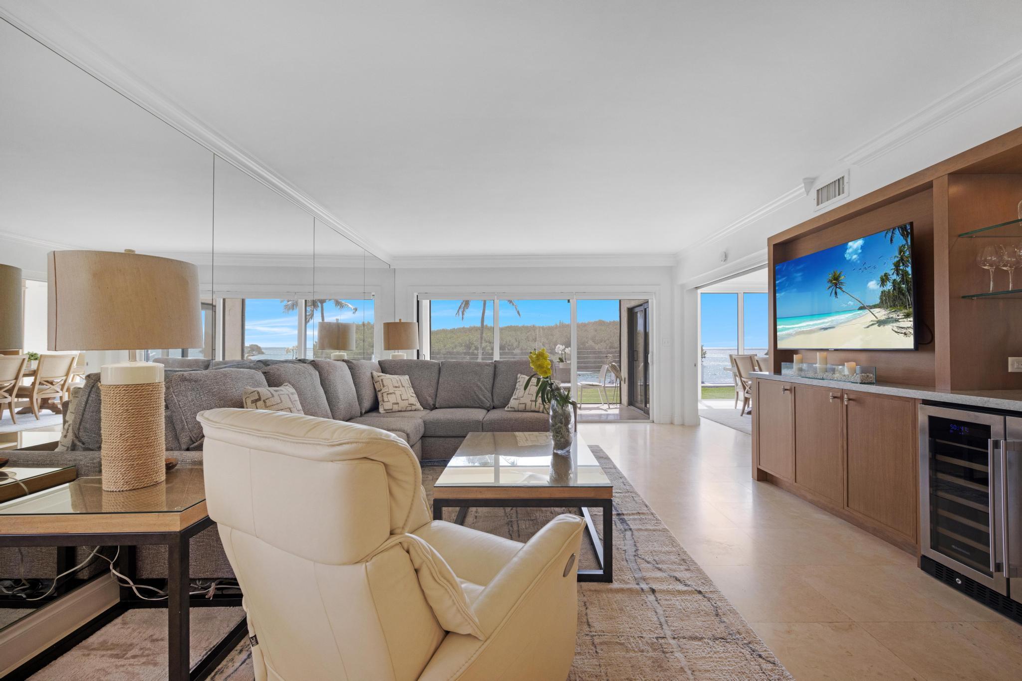 41 Pumpkin Cay Road, Unit A Key Largo, FL 33037 - Photo 10 of 22 Living room