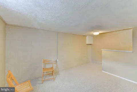 $2,950 | 2609 Farmington Drive, Alexandria, VA 22303