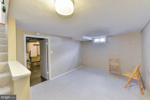 $2,950 | 2609 Farmington Drive, Alexandria, VA 22303