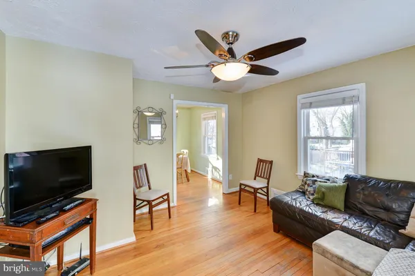 $2,795 | 2609 Farmington Drive, Alexandria, VA 22303