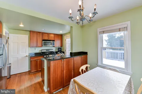 $2,950 | 2609 Farmington Drive, Alexandria, VA 22303