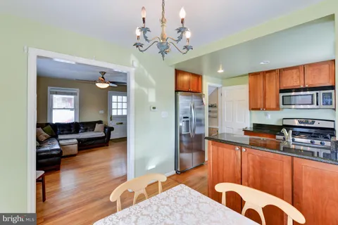 $2,950 | 2609 Farmington Drive, Alexandria, VA 22303