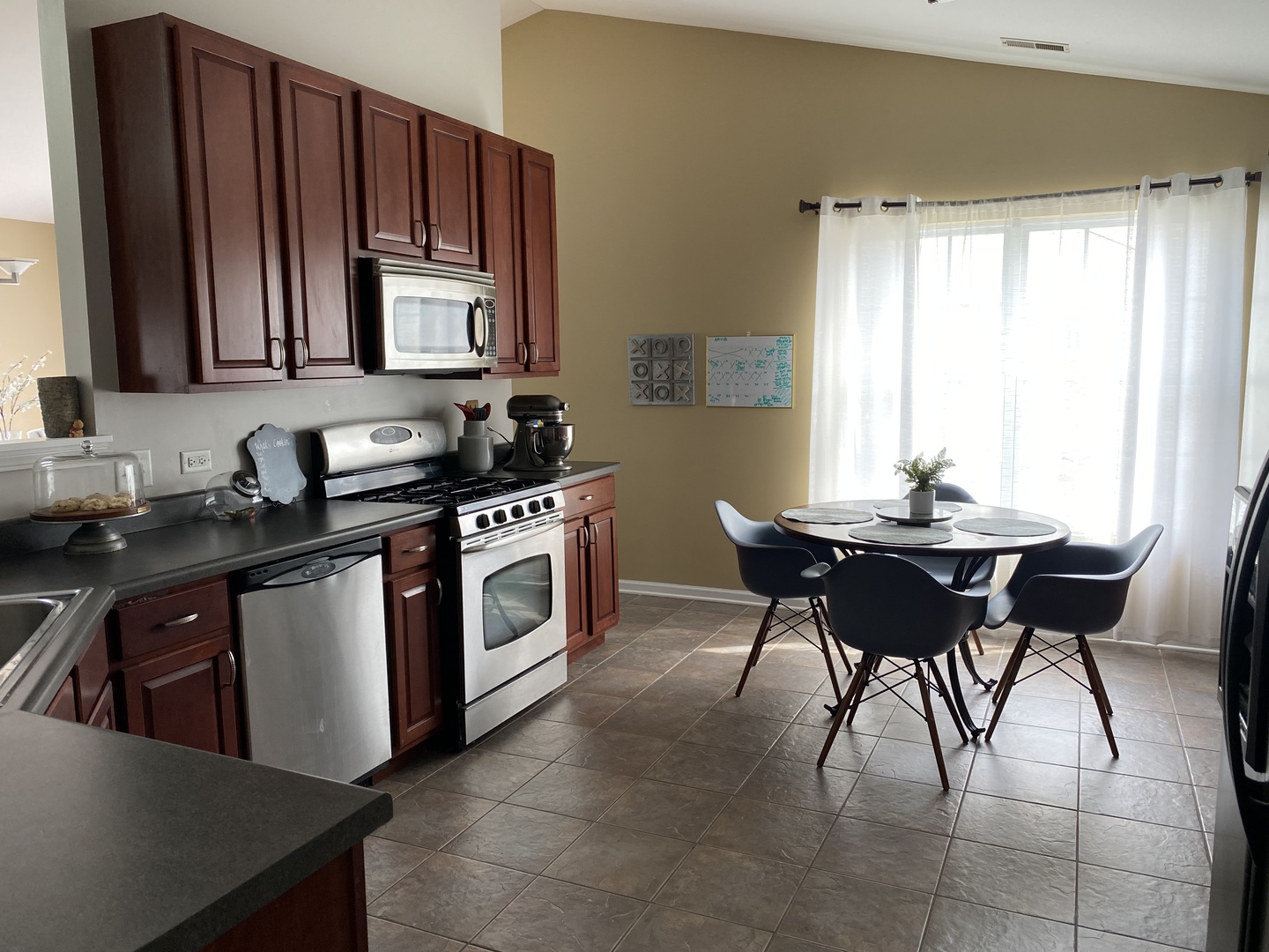 1972 West Cobblestone Road Romeoville, IL 60446 - Photo 6 of 16