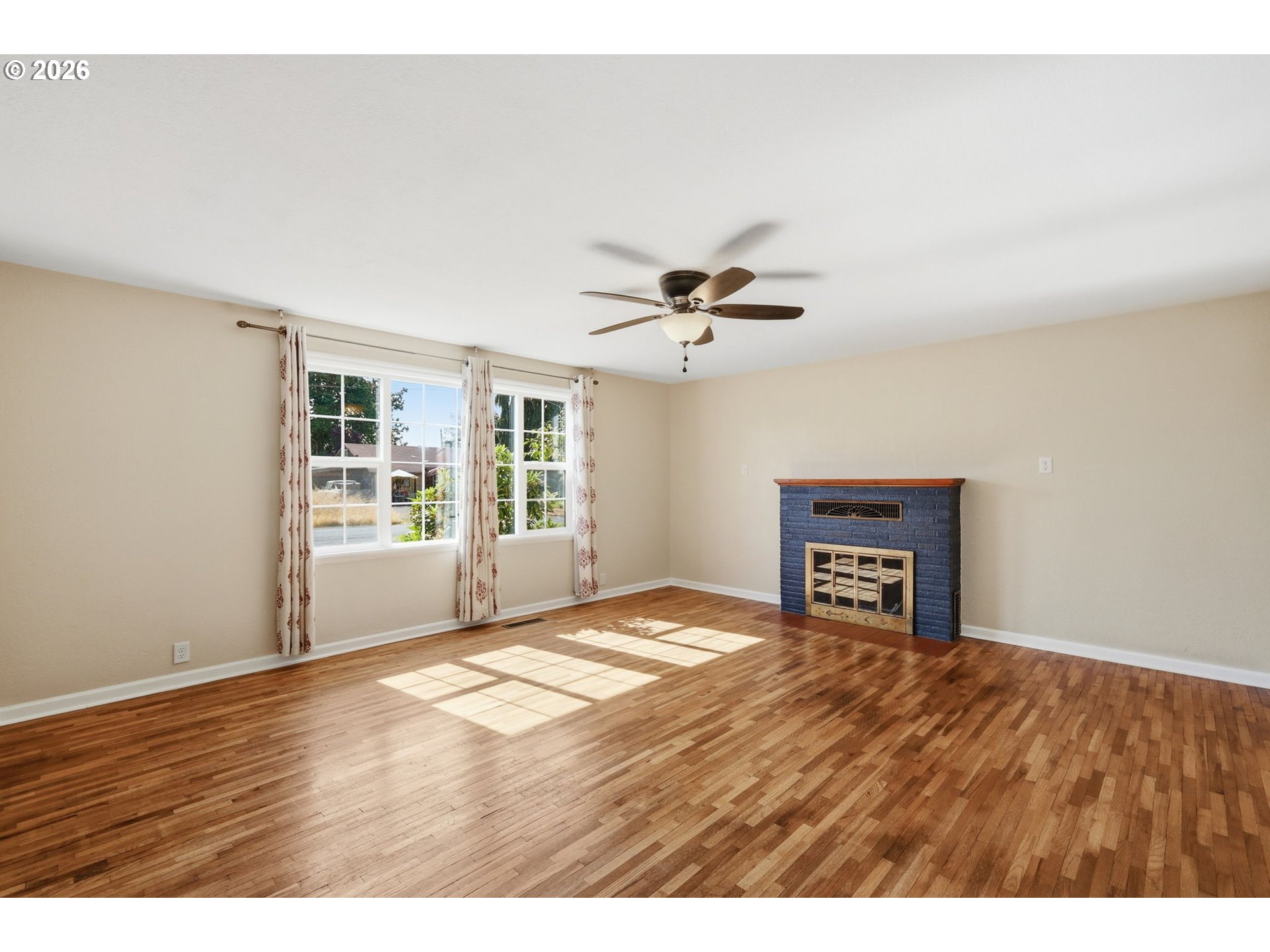 2063 2nd Street Springfield, OR 97477 - Photo 5 of 45 Living Room