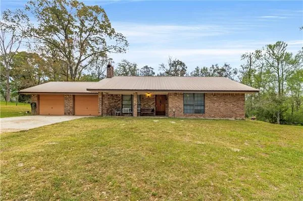 $220,000 | 804 McInnis Road, Florien, LA 71429