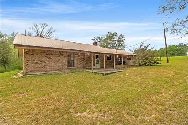 $220,000 | 804 McInnis Road, Florien, LA 71429