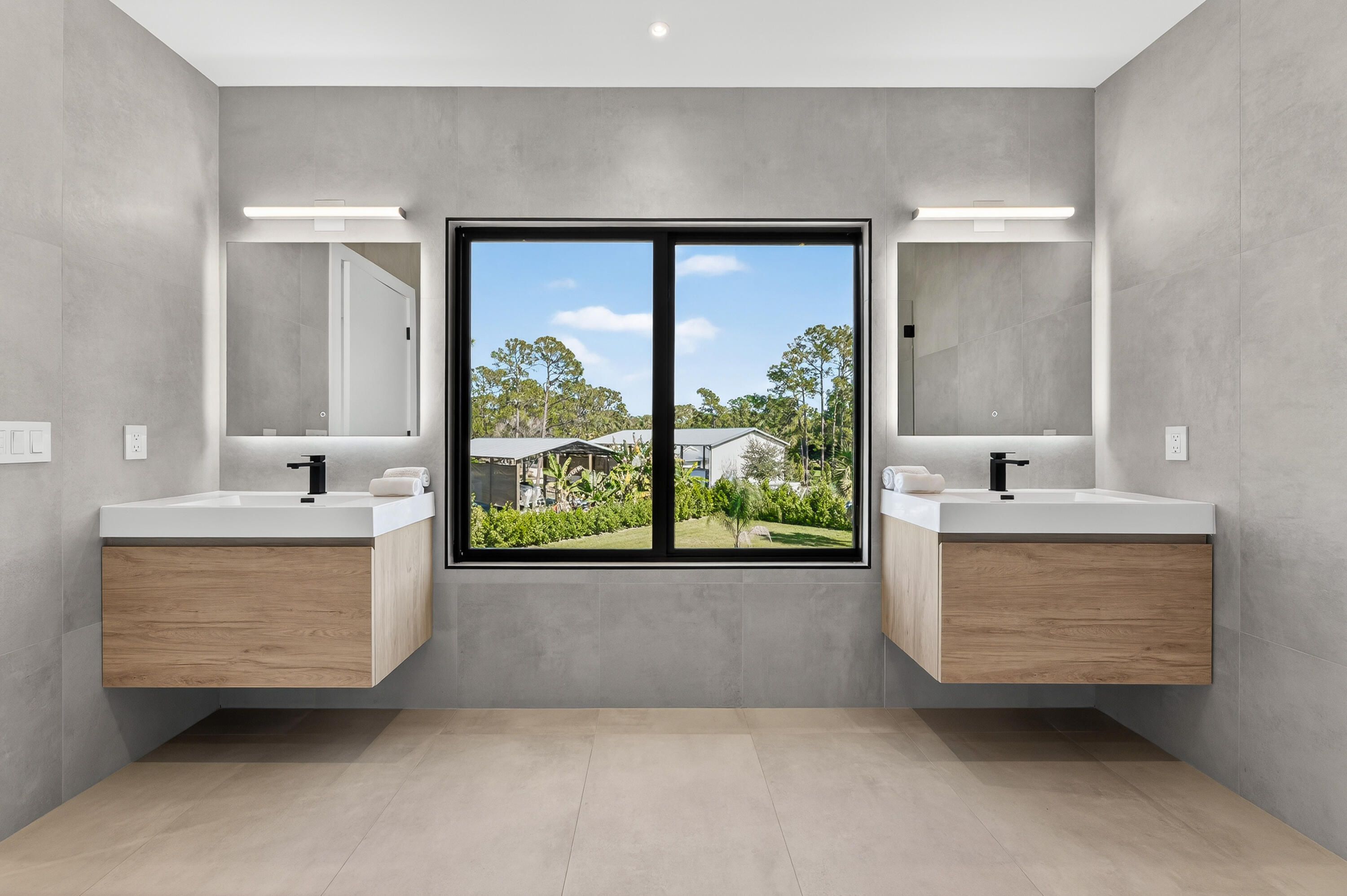 13613 157th Court North Jupiter, FL 33478 - Photo 17 of 54 a bathroom with a double vanity sink a mirror and a bathtub