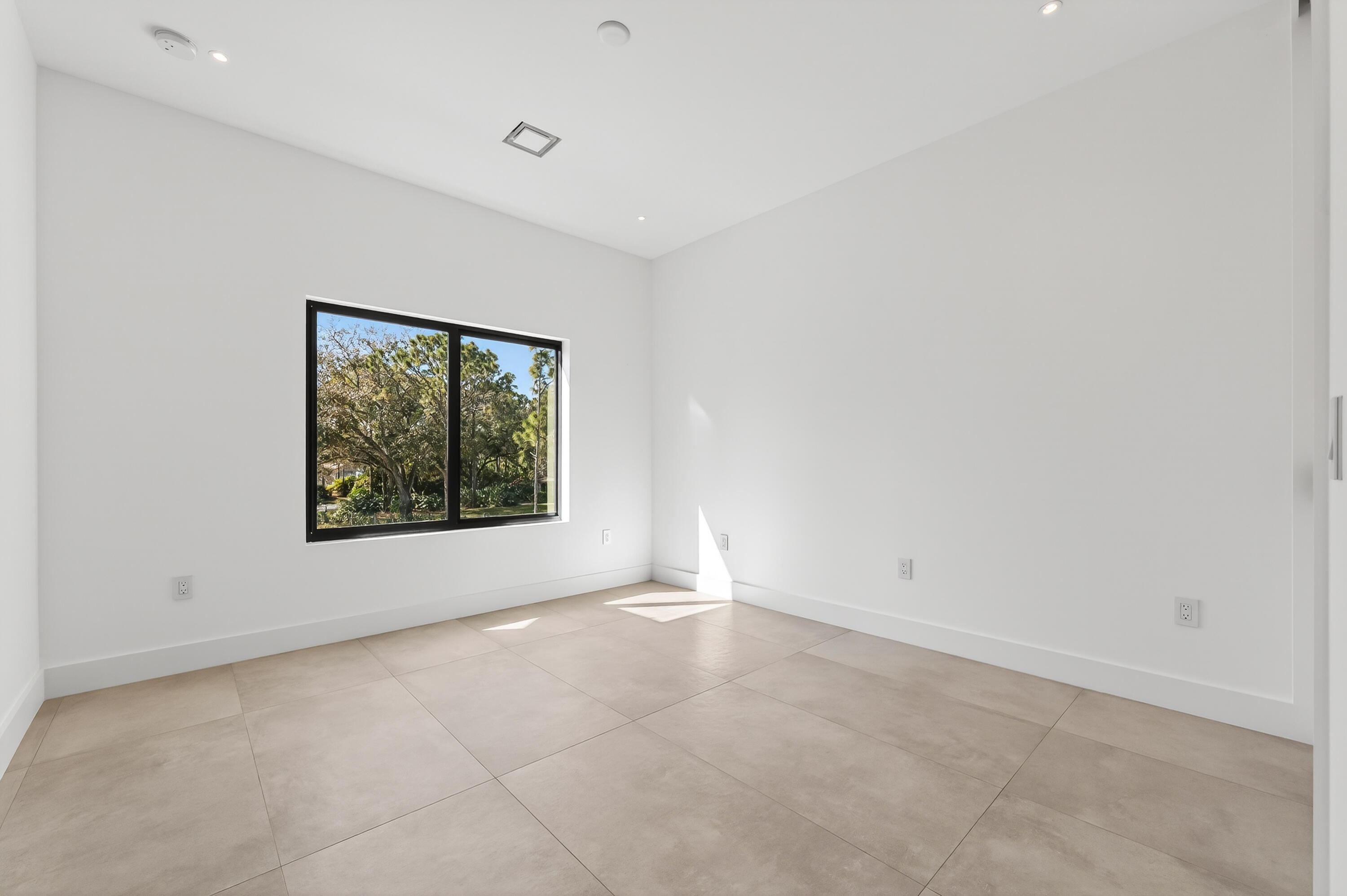 13613 157th Court North Jupiter, FL 33478 - Photo 19 of 54 an empty room with a window