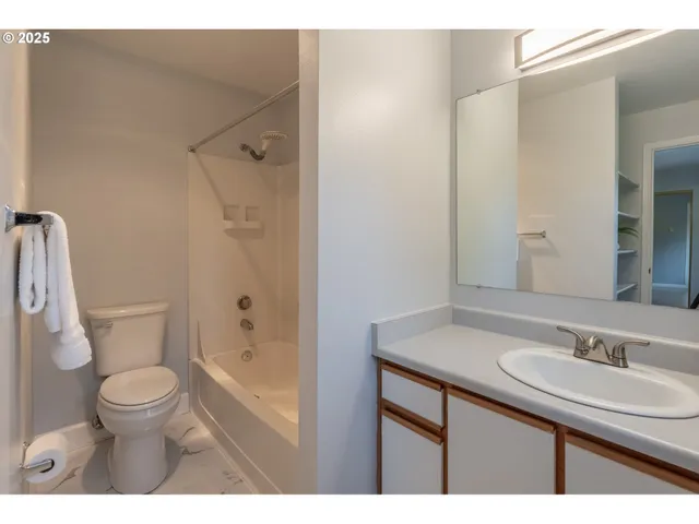 $320,000 | 7165 Southwest Sagert Street, Unit 107, Tualatin, OR 97062