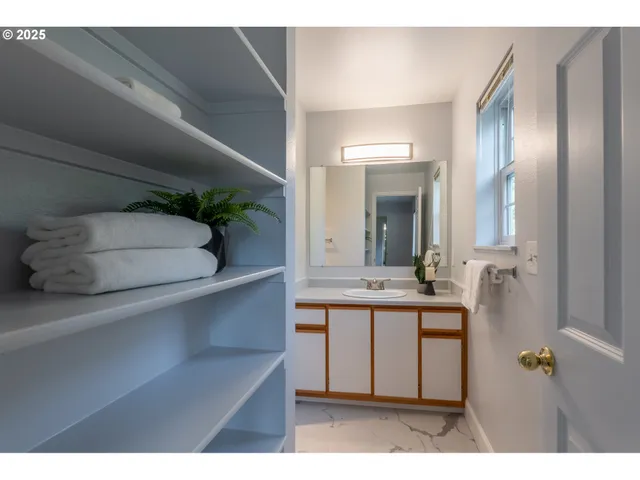 $320,000 | 7165 Southwest Sagert Street, Unit 107, Tualatin, OR 97062