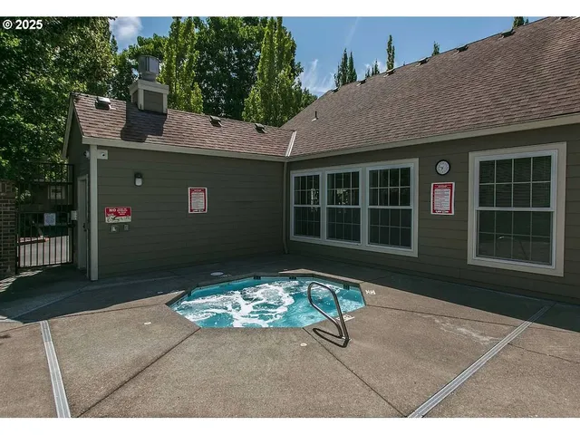 $320,000 | 7165 Southwest Sagert Street, Unit 107, Tualatin, OR 97062