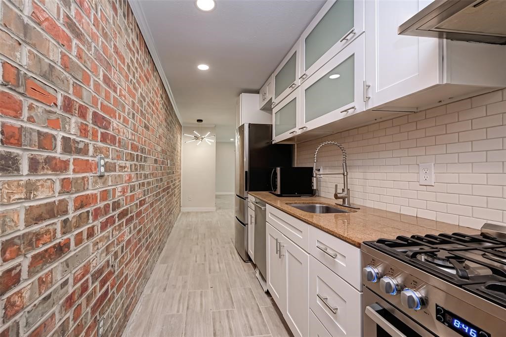 1747 Wroxton Court, Unit 2 Houston, TX 77005 - Photo 10 of 16 Gallery Image 10
