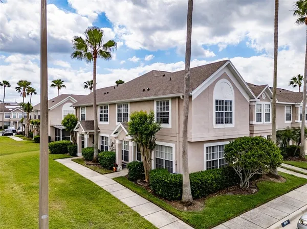 $1,800 | 724 Kensington Lake Circle, Brandon, FL 33511