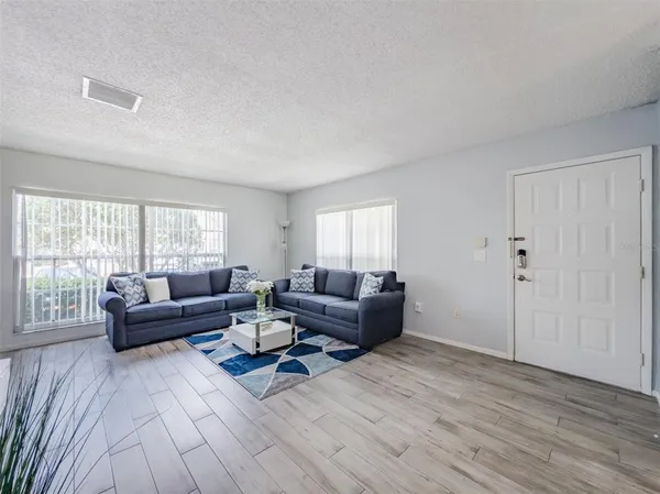 $1,800 | 724 Kensington Lake Circle, Brandon, FL 33511