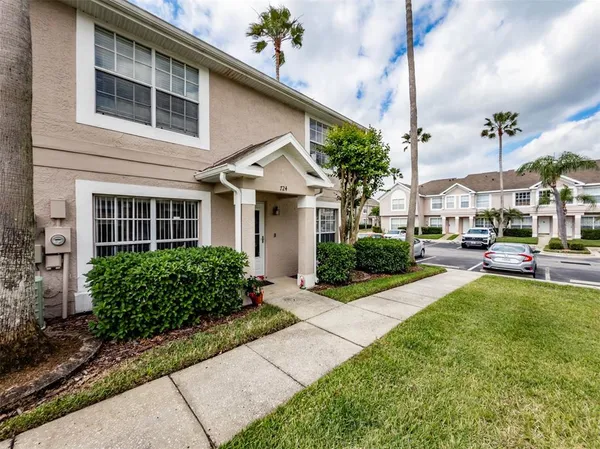 $1,800 | 724 Kensington Lake Circle, Brandon, FL 33511