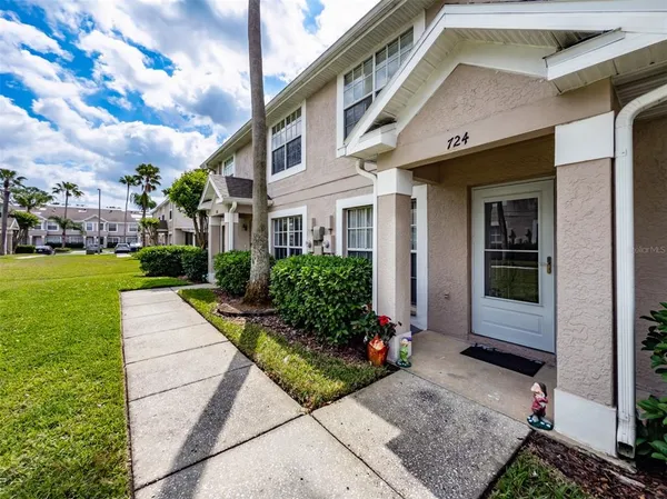 $1,800 | 724 Kensington Lake Circle, Brandon, FL 33511