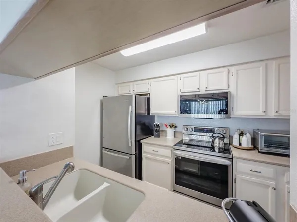 $1,800 | 724 Kensington Lake Circle, Brandon, FL 33511