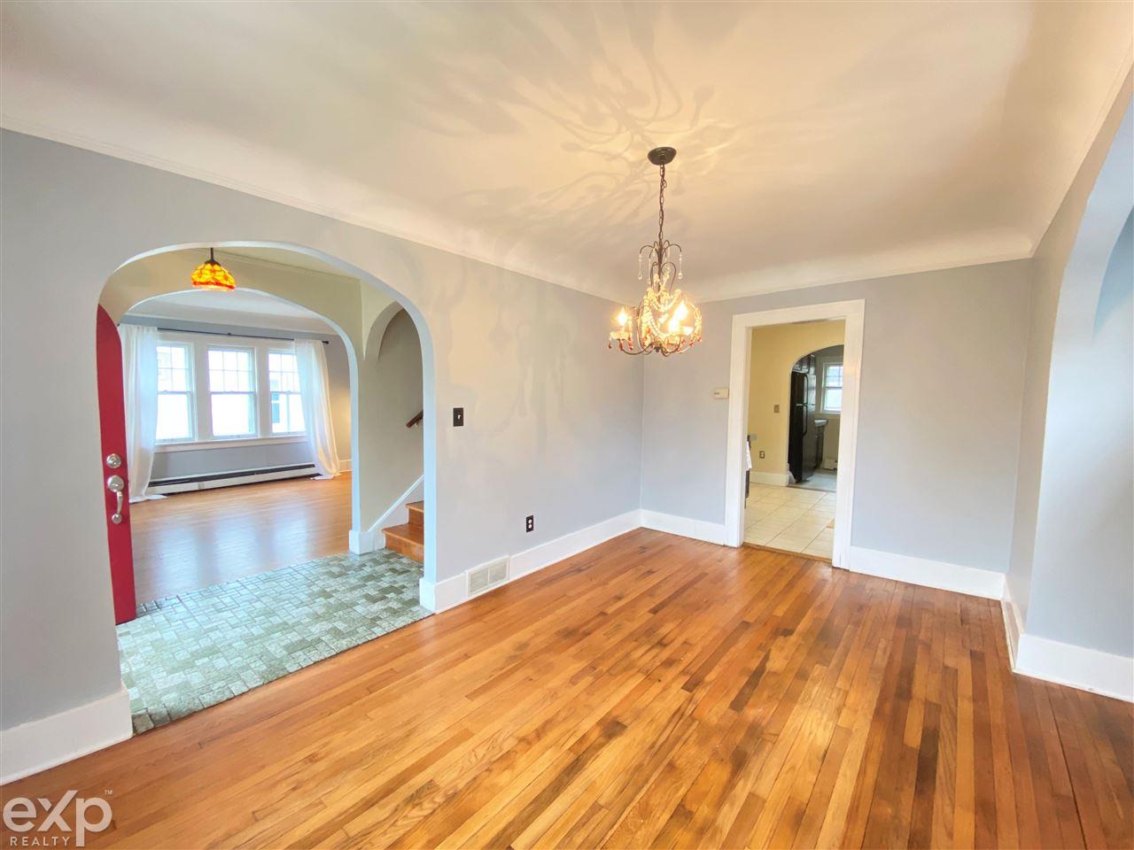106 Chippewa Road Pontiac, MI 48341 - Photo 7 of 27 50070040-6.JPG
