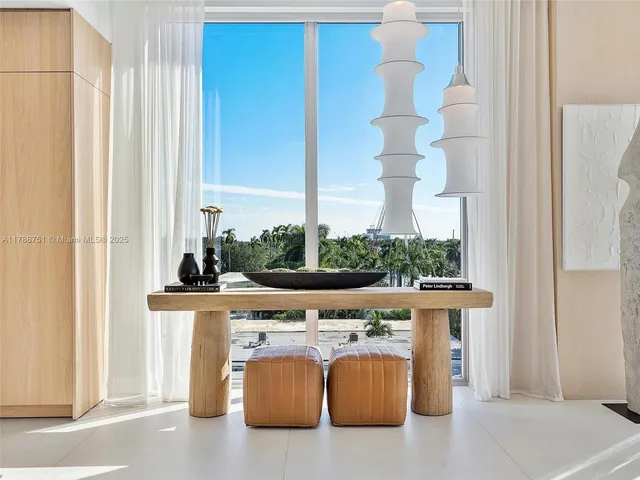 a view of entryway with furniture