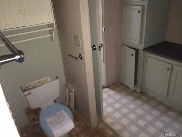 495 West Millington Road Fostoria, MI 48435 - Photo 11 of 29 master bath 3.JPG