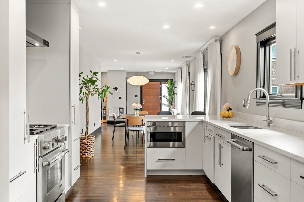 10 Wiltshire Road Newton, MA 02458 - Photo 1 of 37