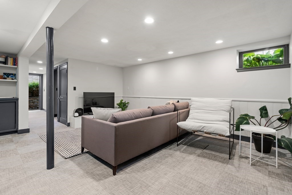 10 Wiltshire Road Newton, MA 02458 - Photo 24 of 37