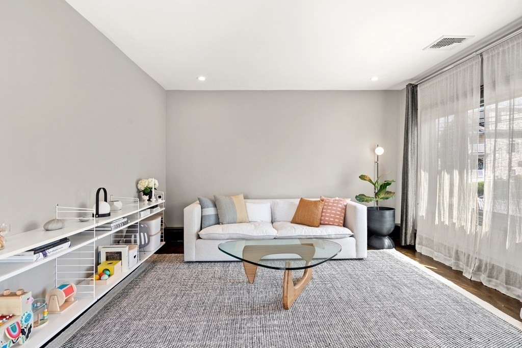 10 Wiltshire Road Newton, MA 02458 - Photo 3 of 37