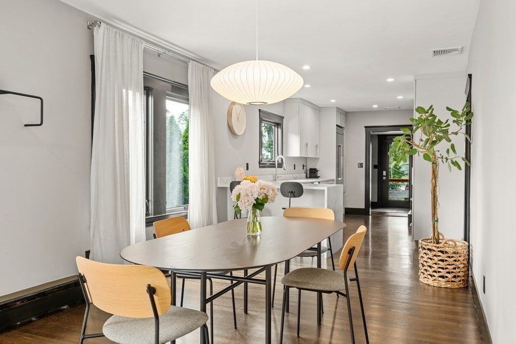 10 Wiltshire Road Newton, MA 02458 - Photo 5 of 37