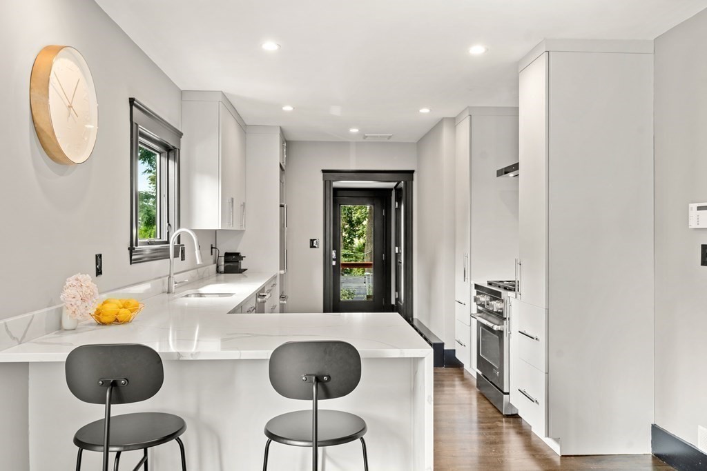 10 Wiltshire Road Newton, MA 02458 - Photo 6 of 37