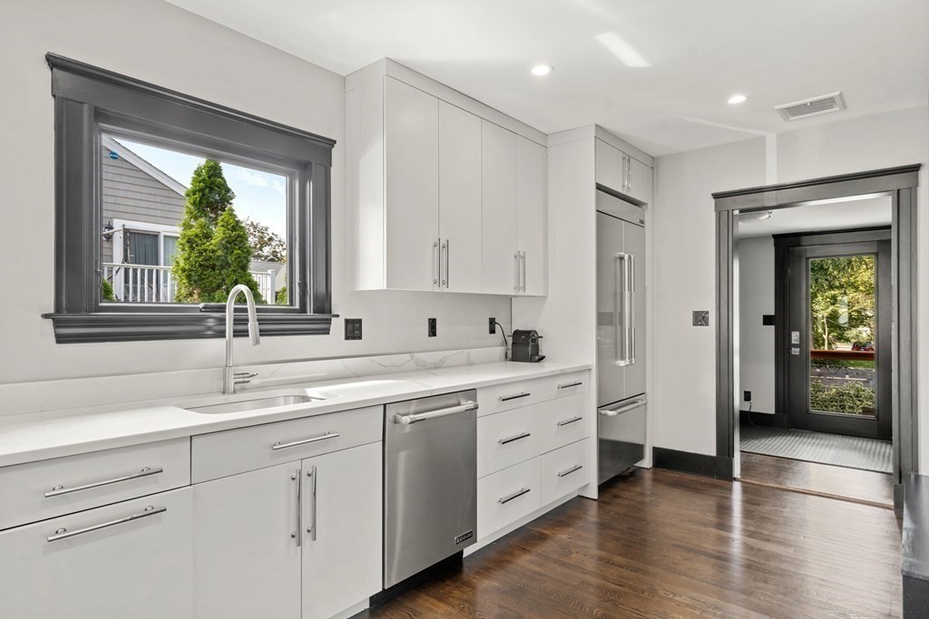 10 Wiltshire Road Newton, MA 02458 - Photo 7 of 37