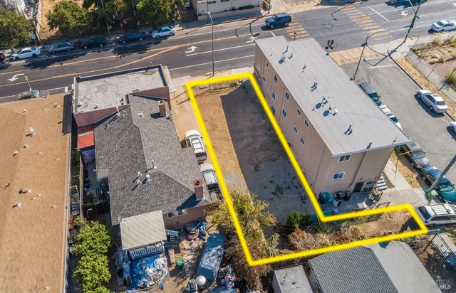 a view of a pathway of a house