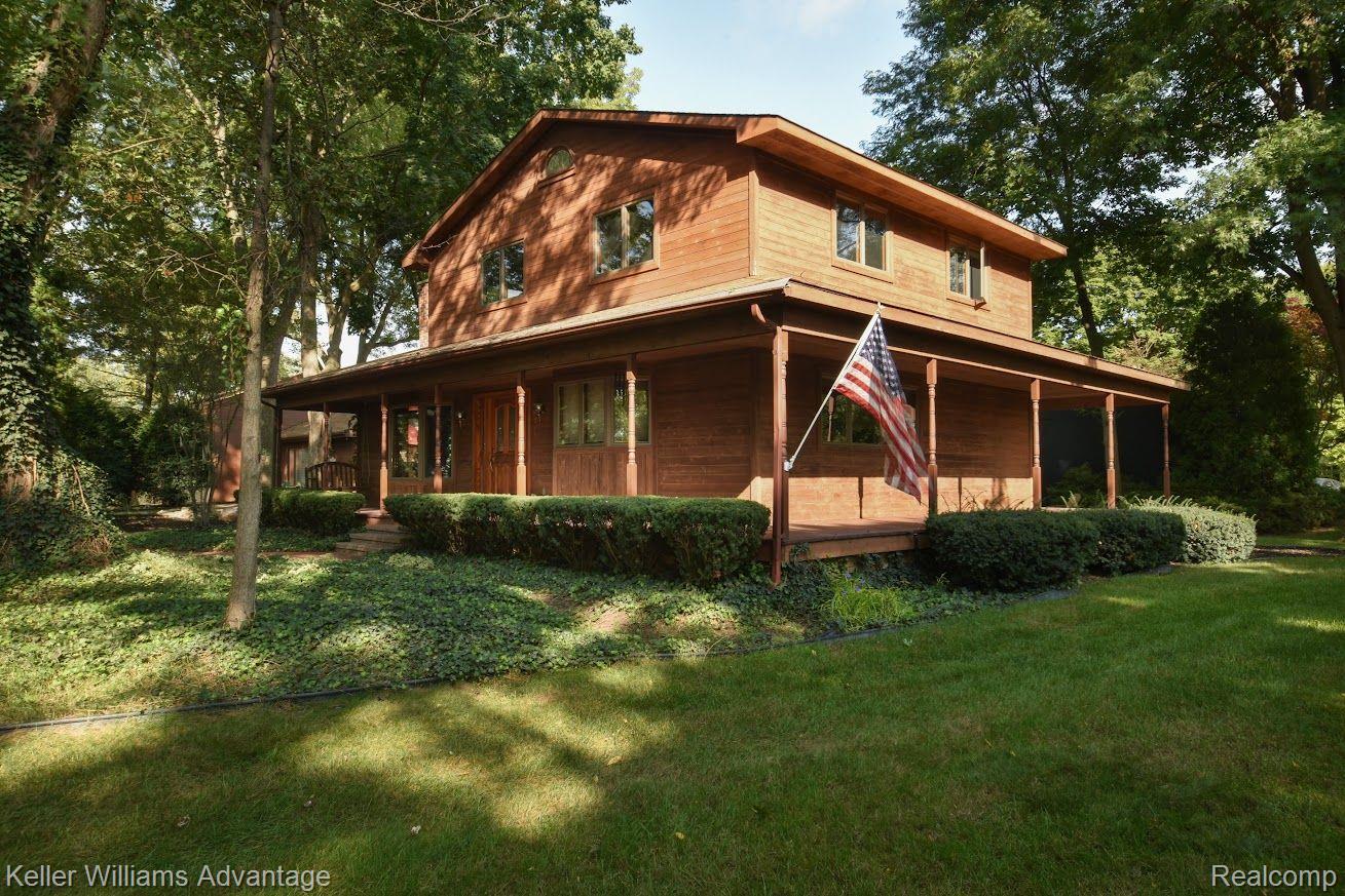 26275 Drake Road Farmington, MI 48331 - Photo 4 of 67 Large Cape Cod Farmhouse
recently remodeled