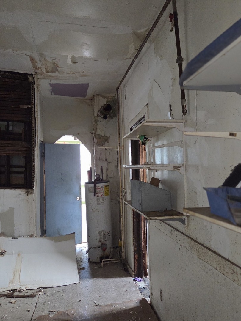 8847 South Burley Avenue Chicago, IL 60617 - Photo 13 of 29 a kitchen with a refrigerator and a sink