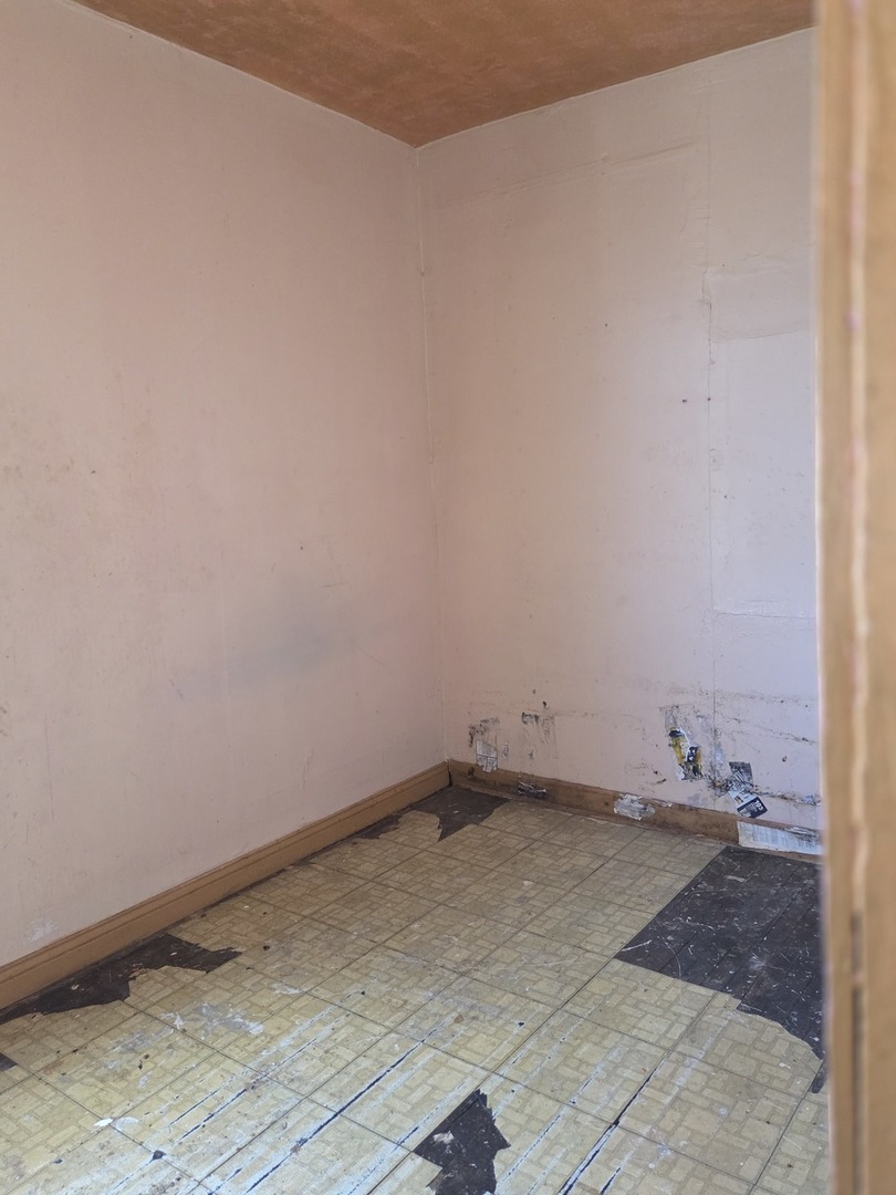 8847 South Burley Avenue Chicago, IL 60617 - Photo 20 of 29 a view of a room with an empty space