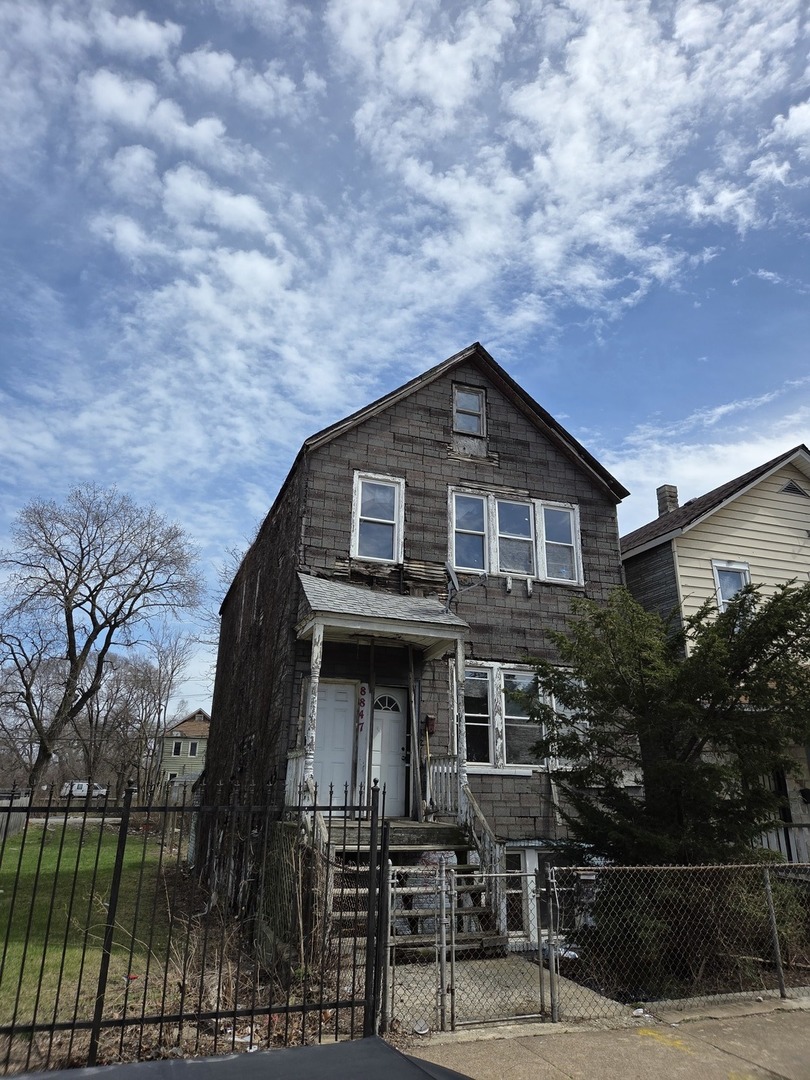 8847 South Burley Avenue Chicago, IL 60617 - Photo 2 of 29 a front view of a house with garden