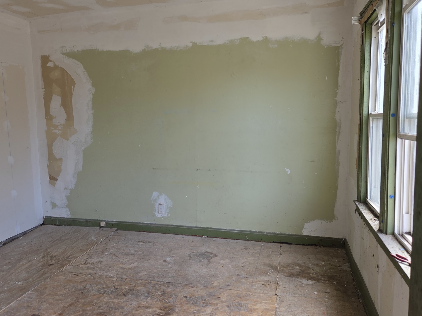 8847 South Burley Avenue Chicago, IL 60617 - Photo 3 of 29 a view of a room with mountain view