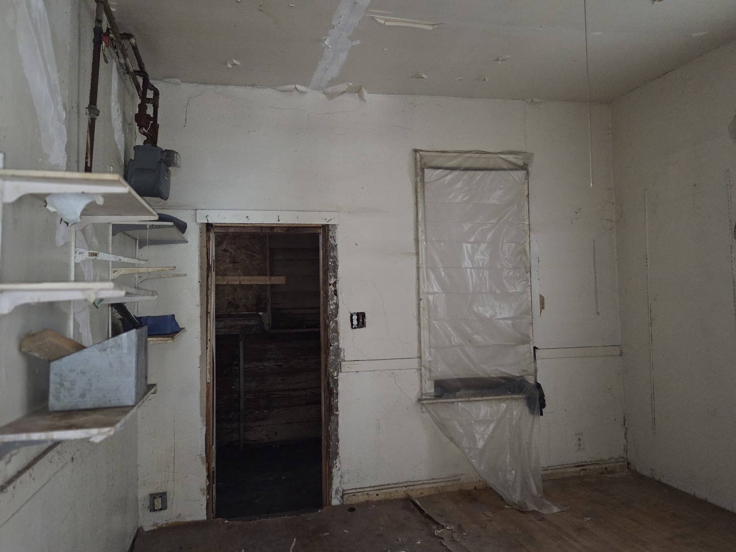 8847 South Burley Avenue Chicago, IL 60617 - Photo 10 of 29 a bathroom with a shower and a sink