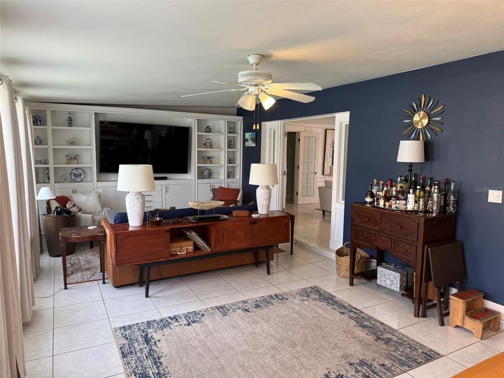 4951 Sawyer Road Sarasota, FL 34233 - Photo 11 of 32 Gallery Image 11