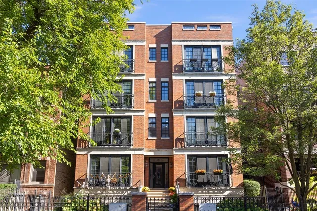 $625,000 | 3735 North Wilton Avenue, Unit 2N, Chicago, IL 60613