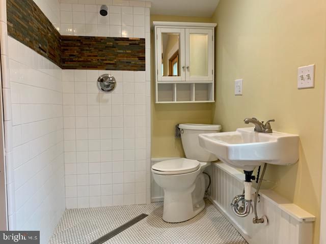 $1,300,000 | 2202 Fordham Drive, Alexandria, VA 22307