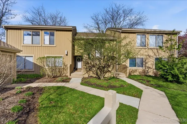$284,000 | 746 Oak Hill Road, Unit A, Lake Barrington, IL 60010