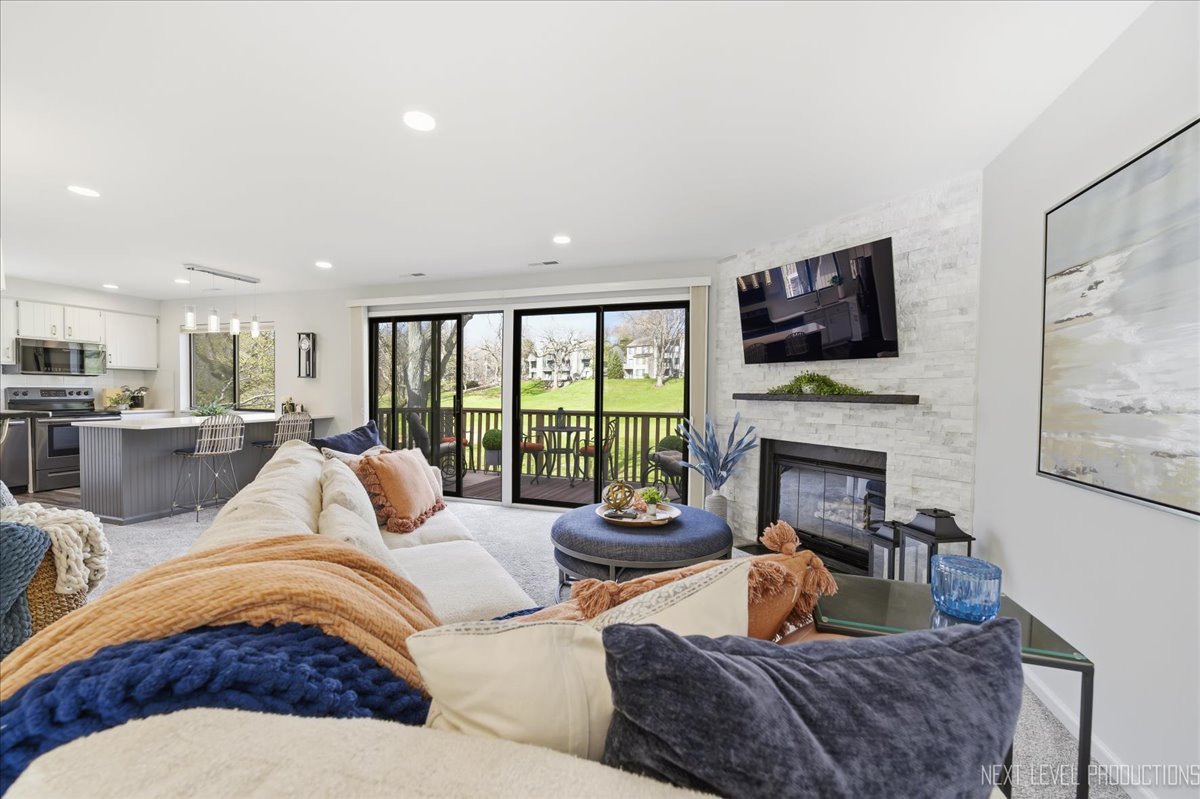 746 Oak Hill Road, Unit A Lake Barrington, IL 60010 - Photo 2 of 42