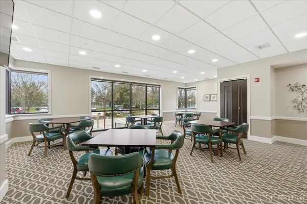 $284,000 | 746 Oak Hill Road, Unit A, Lake Barrington, IL 60010