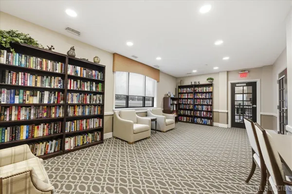 $284,000 | 746 Oak Hill Road, Unit A, Lake Barrington, IL 60010