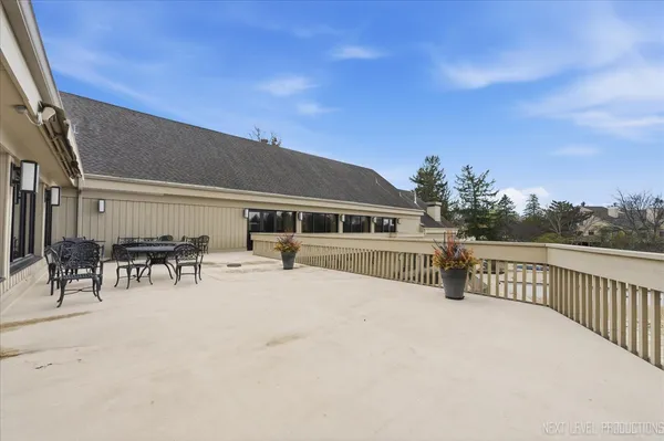 $284,000 | 746 Oak Hill Road, Unit A, Lake Barrington, IL 60010