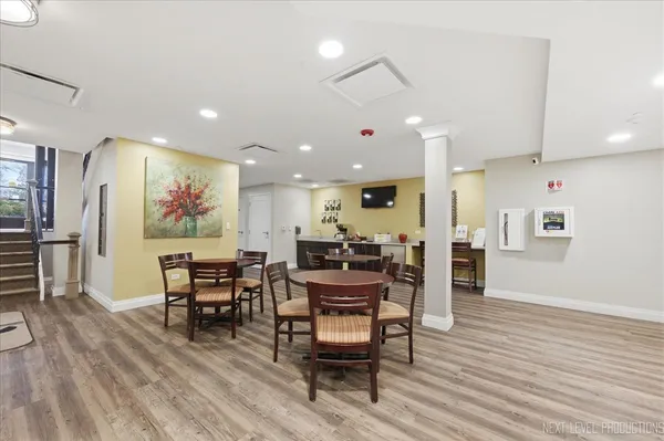 $284,000 | 746 Oak Hill Road, Unit A, Lake Barrington, IL 60010