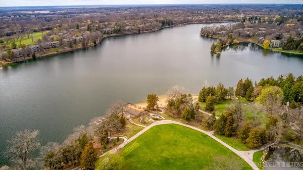 $284,000 | 746 Oak Hill Road, Unit A, Lake Barrington, IL 60010
