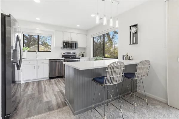 $284,000 | 746 Oak Hill Road, Unit A, Lake Barrington, IL 60010