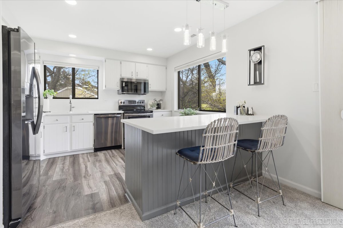 746 Oak Hill Road, Unit A Lake Barrington, IL 60010 - Photo 4 of 42