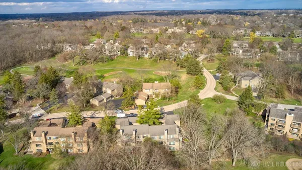 $284,000 | 746 Oak Hill Road, Unit A, Lake Barrington, IL 60010